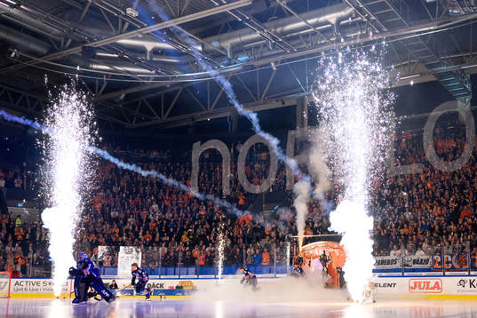 Växjös spelare åker in på isen innan final fem i SHL