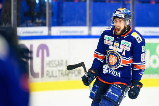 Växjös Robert Rosén jublar