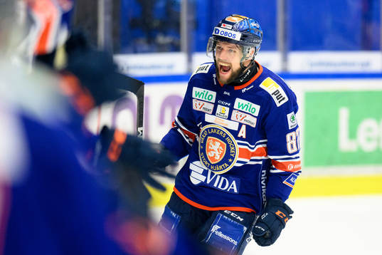 Växjös Robert Rosén jublar