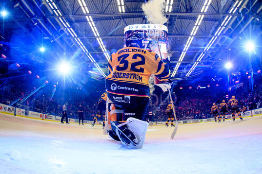 Skellefteås målvakt Linus Söderström deppar