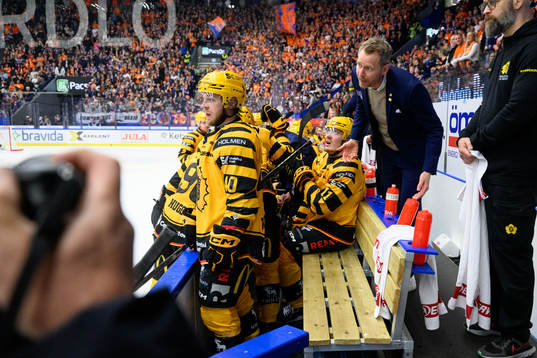 Skellefteås Andreas Wingerli och tränare Robert Ohlsson
