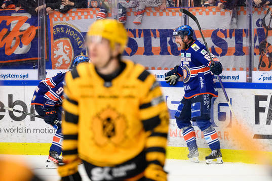 Växjös Erik Josefsson jublar