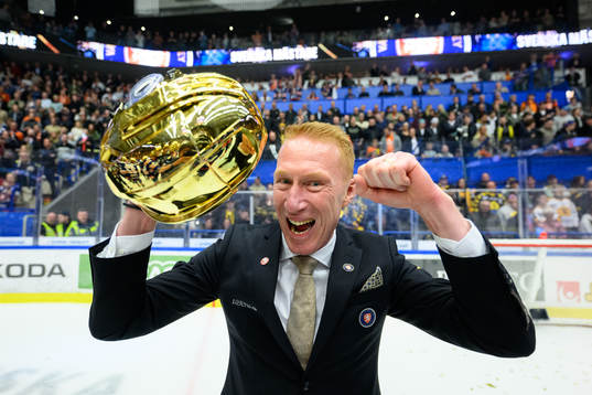 Växjös tränare Jörgen Jönsson jublar