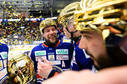 Växjös Robert Rosén jublar