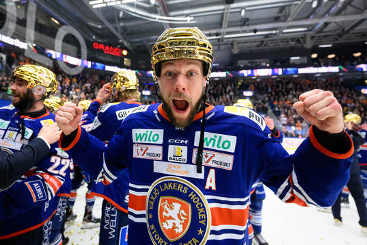 Växjös Robert Rosén jublar