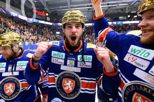 Växjös Hardy Häman Aktell jublar