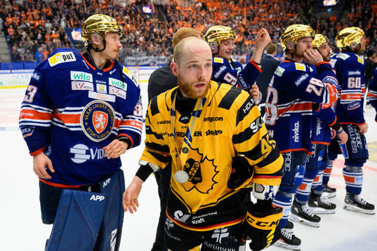 Växjös målvakt Emil Larmi och Skellefteås Filip Sandberg