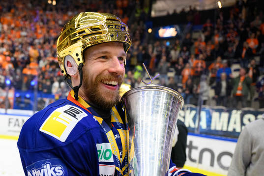 Växjös Brian Cooper med pokalen