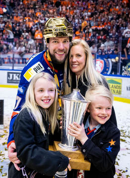 Växjös Robert Rosén med familj jublar med LeMat pokalen