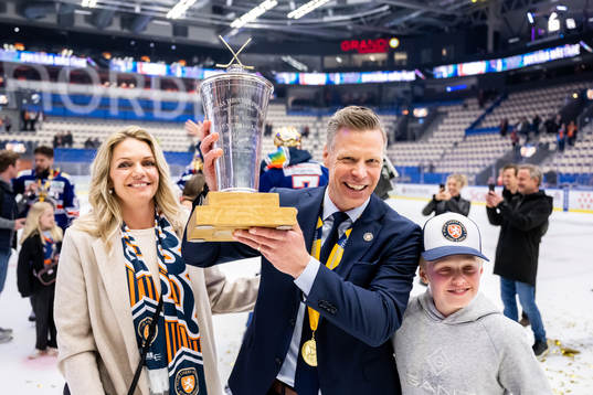 Växjös assisterande tränare Nicklas Rahm med familj