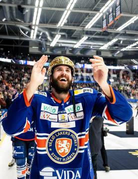 Växjös Amil Krupic jublar