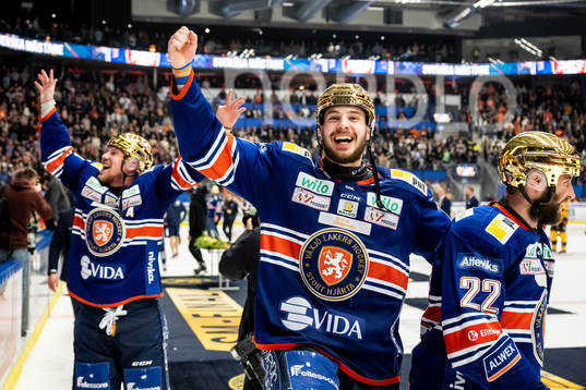 Växjös Hardy Häman Aktell jublar