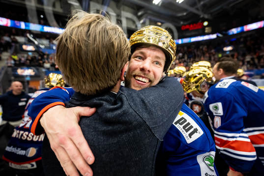 Växjös Robert Rosén jublar