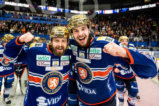 Växjös Lukas Bengtsson och Hardy Häman Aktell jublar