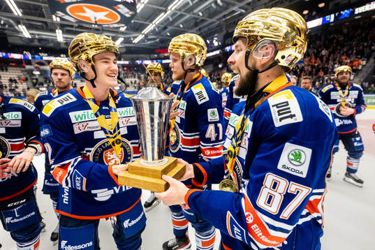 Växjös Filip Eriksson och Glenn Gustafsson jublar med