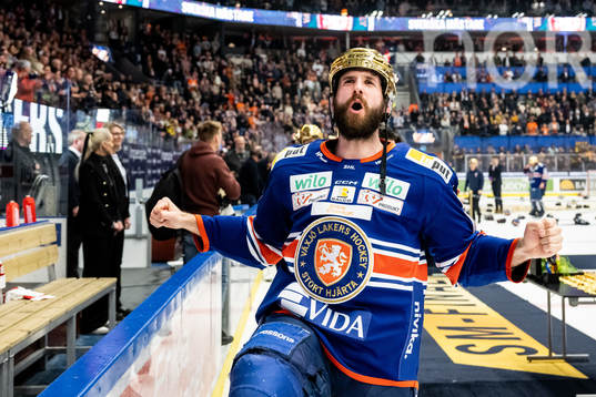 Växjös Amil Krupic jublar