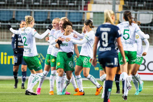 Hammarbys Maika Hamano jublar