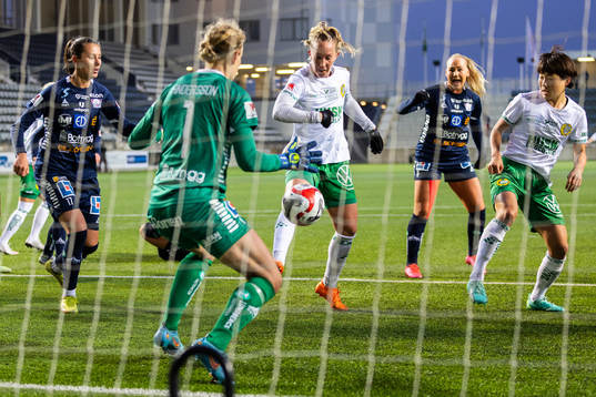 Linköpings målvakt Cajsa Andersson och Hammarbys Julia