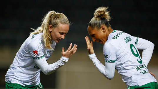 Hammarbys Matilda Vinberg och Madelen Janogy jublar