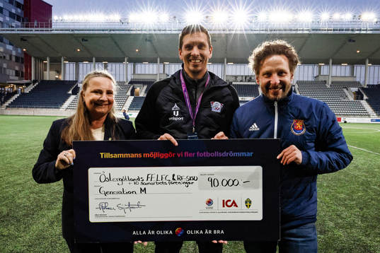 Johan Thorén ÖFF och Petra Engberg, SvFF flankerar Tobias