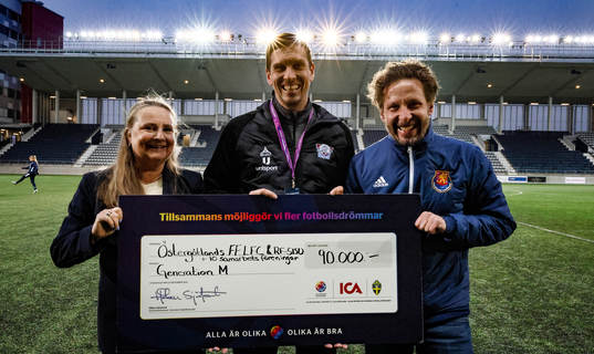 Johan Thorén ÖFF och Petra Engberg, SvFF flankerar Tobias