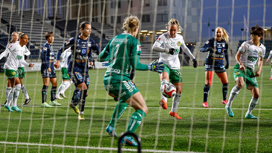 Målchans för Hammarbys Julia Roddar