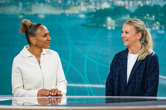 Hammarbys Madelen Janogy och Djurgårdens Nellie Lilja i