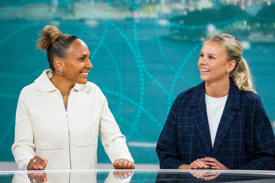 Hammarbys Madelen Janogy och Djurgårdens Nellie Lilja i