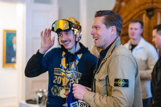 Emil Larmi och målvaktstränare Viktor Fasth