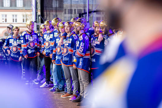 Spelarna på scen