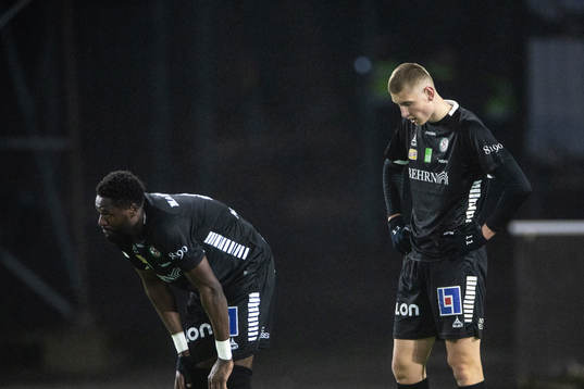 Örebros Nasiru Moro och Adi Fisic deppar