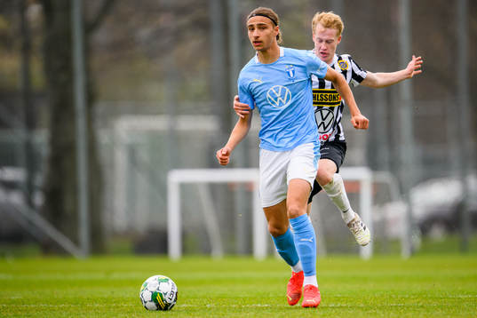 Malmö FFs Elison Makolli och Landskronas David Edvardsson