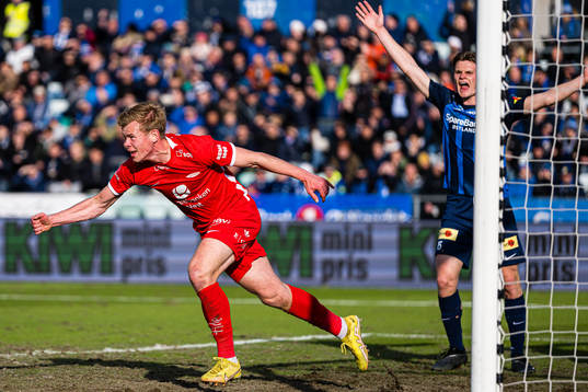 Aune Heggebø of Brann celebrates