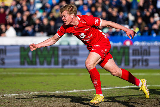 Aune Heggebø of Brann celebrates