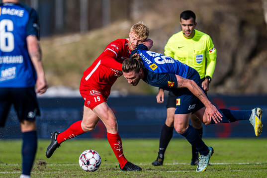Sivert Heltne Nilsen of Brann and Kasper Waarts Thenza