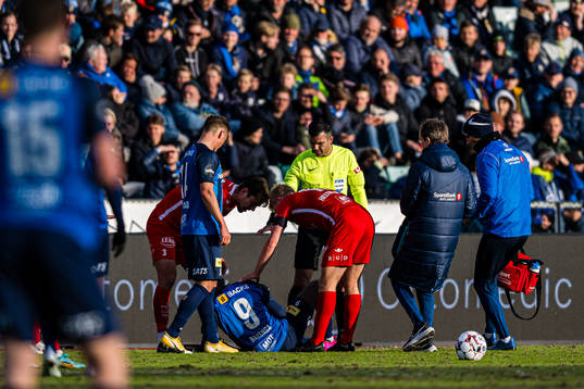 Mushaga Bakenga of Stabæk in pain