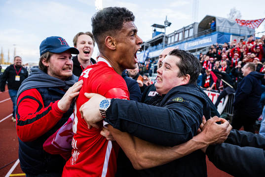 Japhet Sery Larsen of Brann celebrates