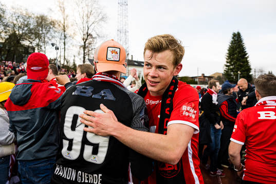 Aune Heggebø of Brann celebrates