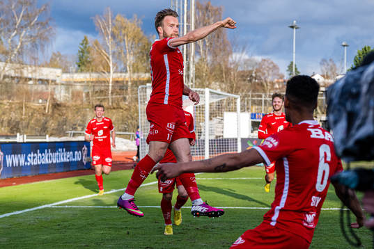 Bård Finne of Brann celebrates