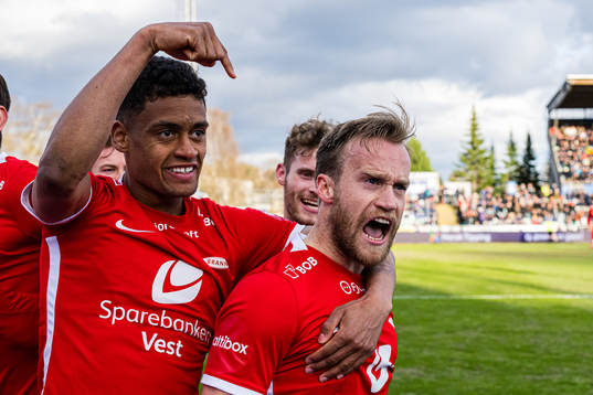 Bård Finne of Brann celebrates