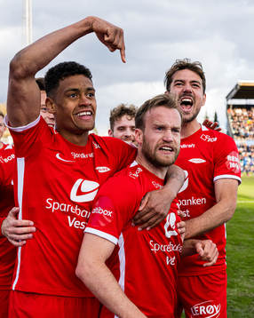 Bård Finne of Brann celebrates