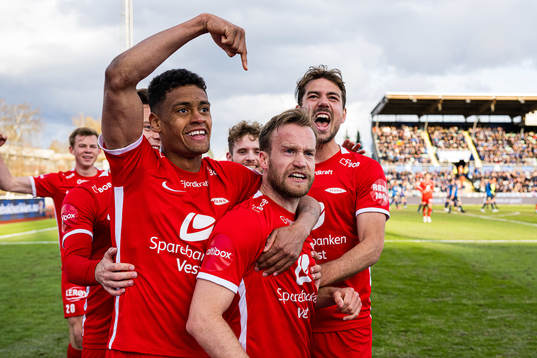 Bård Finne of Brann celebrates