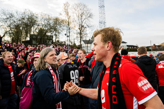 Aune Heggebø of Brann celebrates