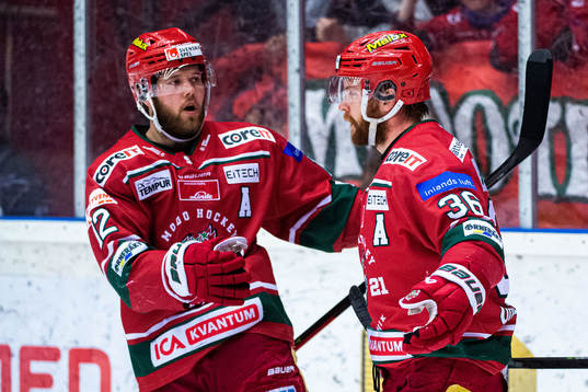 Modos Sebastian Ohlsson jublar med Oscar Pettersson