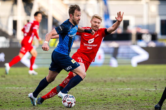 Nicolai Næss of Stabæk and Sivert Heltne Nilsen of Brann