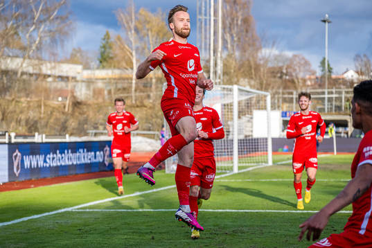 Bård Finne of Brann celebrates
