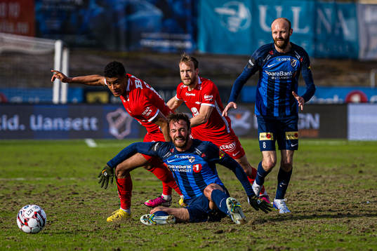Svenn Crone of Brann and Jonatan Lucca of Stabæk