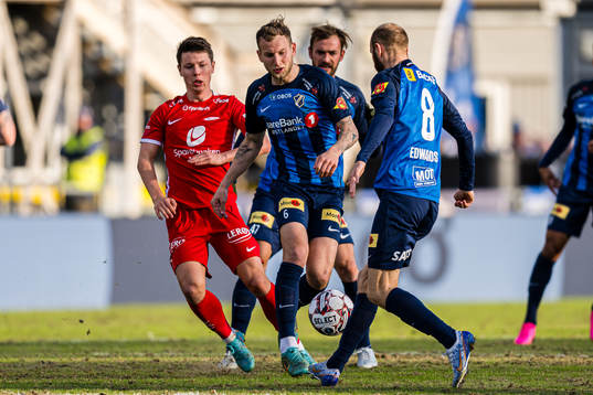 Mathias Rasmussen of Brann and Andreas Skovgaard Larsen of