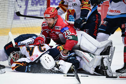 Djurgårdens Daniel Brodin och Modos målvakt Kristers
