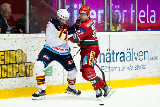 Djurgårdens Lukas Vejdemo och Modos Niklas Folin